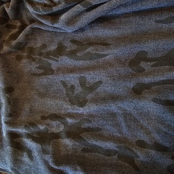 Sundry XL 4 Blue Black Camo Print Off Shoulder Cozy Pullover Sweatshirt Oversize - Picture 4 of 9